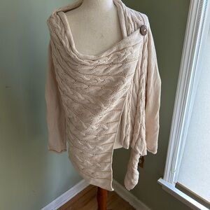 NWT Pure Handknit ivory cable slouch sweater w/button. Handknit S/M